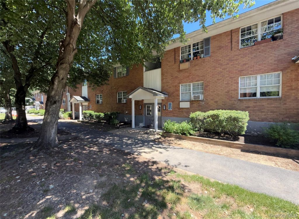 1003 Barclay Manor 10C, Newburgh, NY 12550