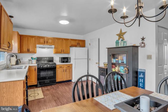 3030 BORNT DR, Dover, PA 17315