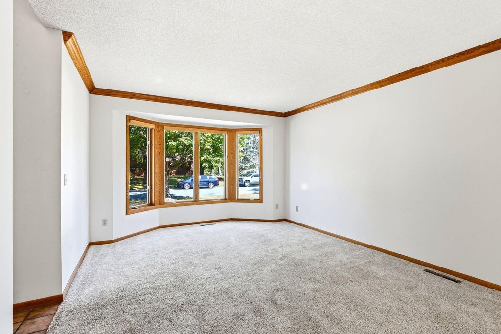 4690 Parkridge Drive, Eagan, MN 55123 — photo 3