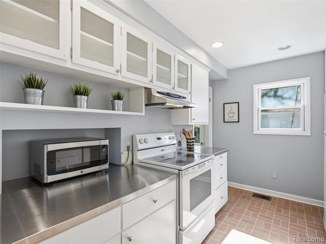 322 Maywood Avenue, Rochester, MI 48307