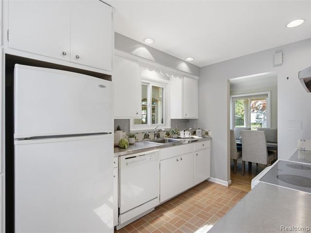 322 Maywood Avenue, Rochester, MI 48307