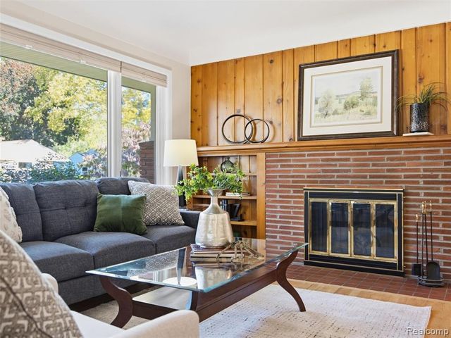 322 Maywood Avenue, Rochester, MI 48307