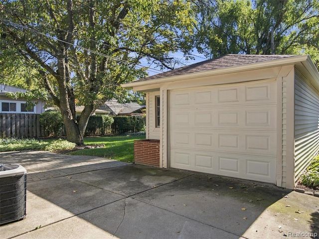 322 Maywood Avenue, Rochester, MI 48307