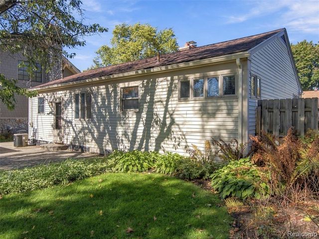 322 Maywood Avenue, Rochester, MI 48307