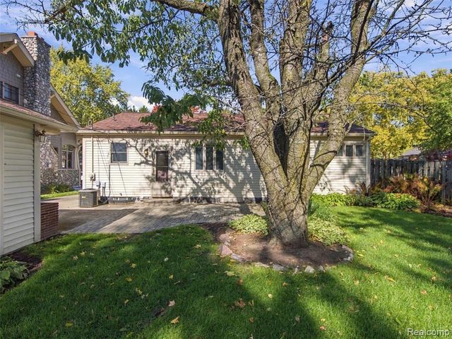 322 Maywood Avenue, Rochester, MI 48307
