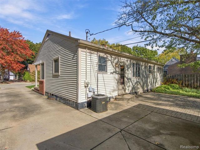 322 Maywood Avenue, Rochester, MI 48307