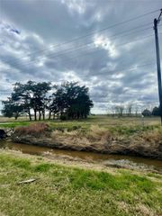 185 8th Street, Van Vleck, TX 77482