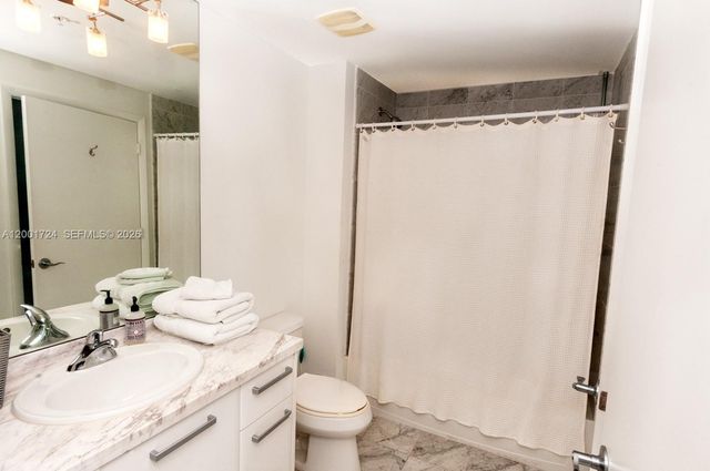 244 Biscayne Blvd 4104, Miami, FL 33132