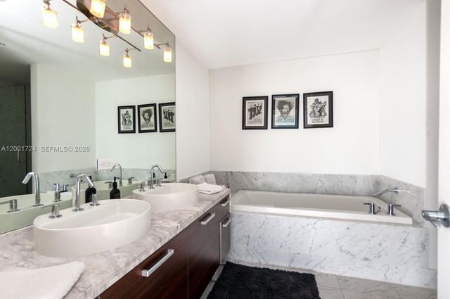 244 Biscayne Blvd 4104, Miami, FL 33132