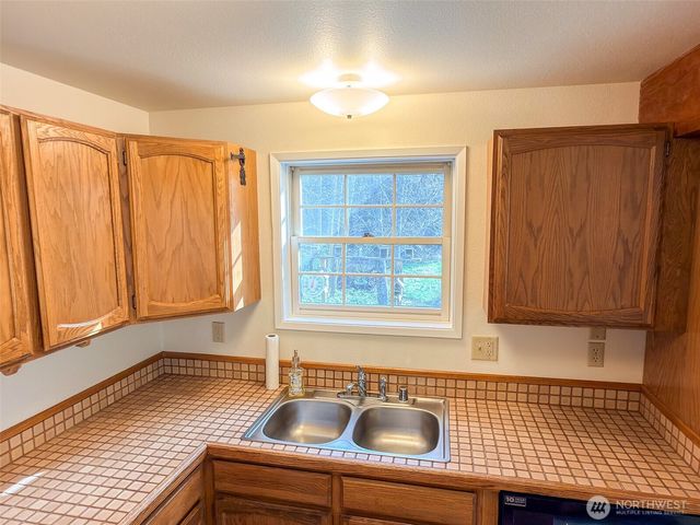 40 Glen Avenue, Chimacum, WA 98325