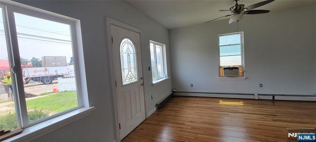 16 Prospect Avenue, Bergenfield, NJ 07621
