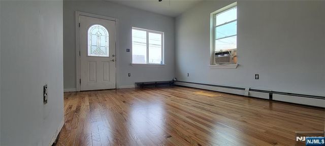 16 Prospect Avenue, Bergenfield, NJ 07621
