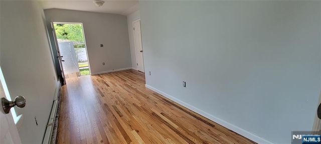 16 Prospect Avenue, Bergenfield, NJ 07621