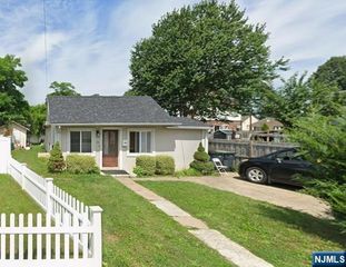 16 Prospect Avenue, Bergenfield, NJ 07621