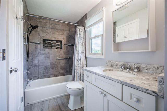 123 Woodsong Lane, Greece, NY 14612