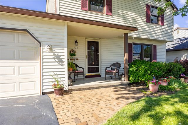 123 Woodsong Lane, Greece, NY 14612