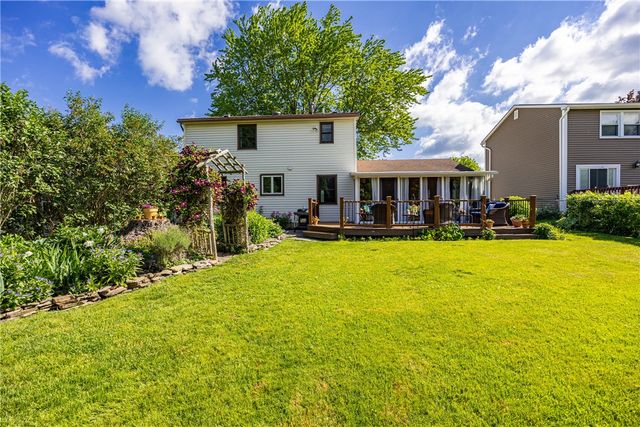 123 Woodsong Lane, Greece, NY 14612