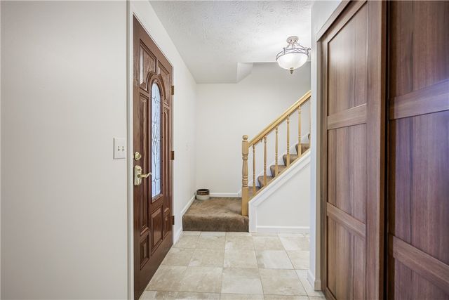 123 Woodsong Lane, Greece, NY 14612