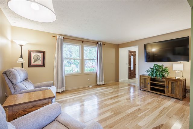123 Woodsong Lane, Greece, NY 14612