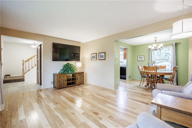 123 Woodsong Lane, Greece, NY 14612