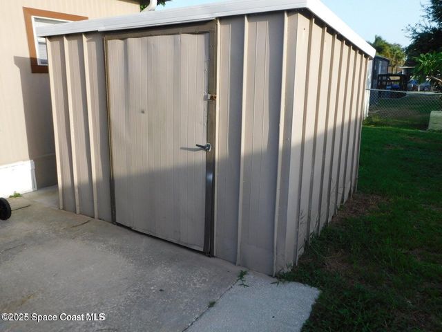 2540 Chatham Way NE, Palm Bay, FL 32905