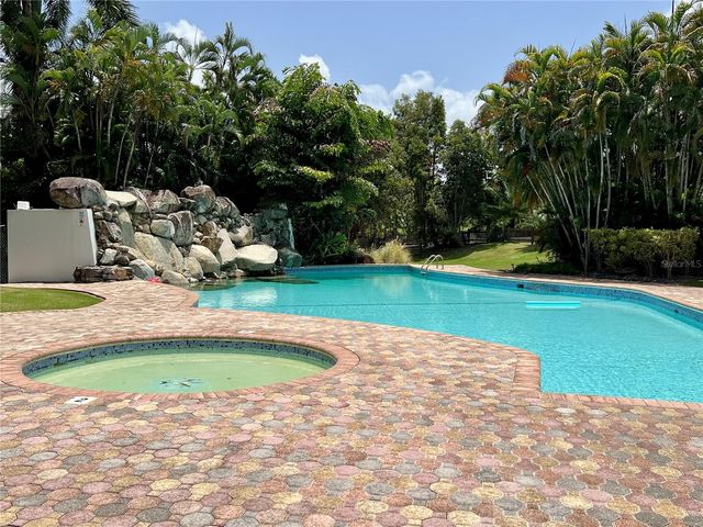 3 PLAZA, Gurabo, PR 00778