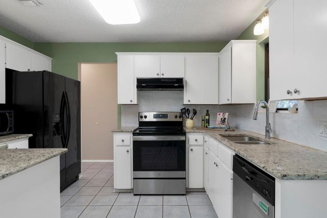 500 Grand Prairie CIR, Dripping Springs, TX 78620