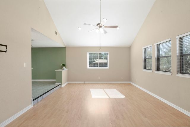 500 Grand Prairie CIR, Dripping Springs, TX 78620