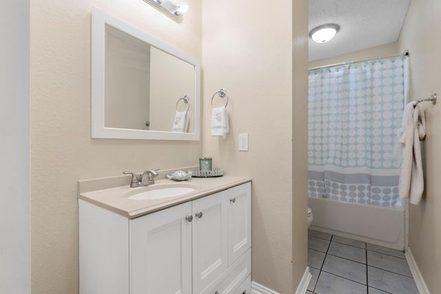 500 Grand Prairie CIR, Dripping Springs, TX 78620