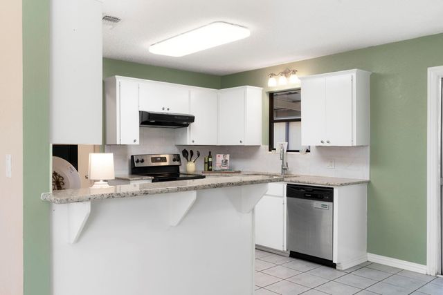 500 Grand Prairie CIR, Dripping Springs, TX 78620