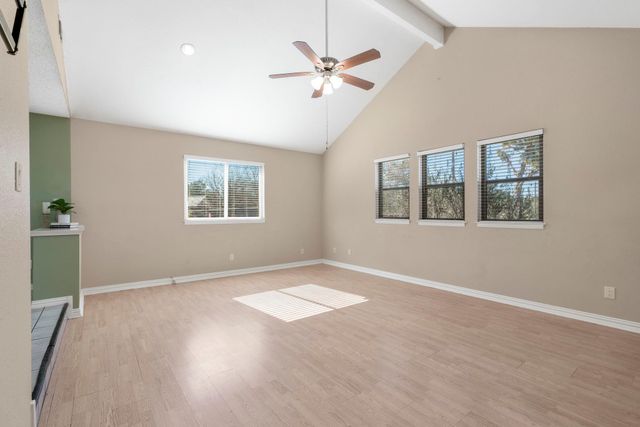 500 Grand Prairie CIR, Dripping Springs, TX 78620