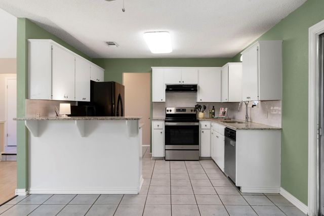 500 Grand Prairie CIR, Dripping Springs, TX 78620