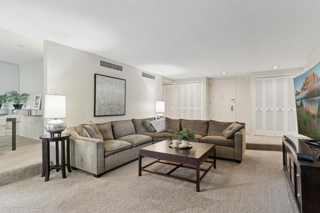 3412 Oak Ridge Road 211, Hopkins, MN 55305