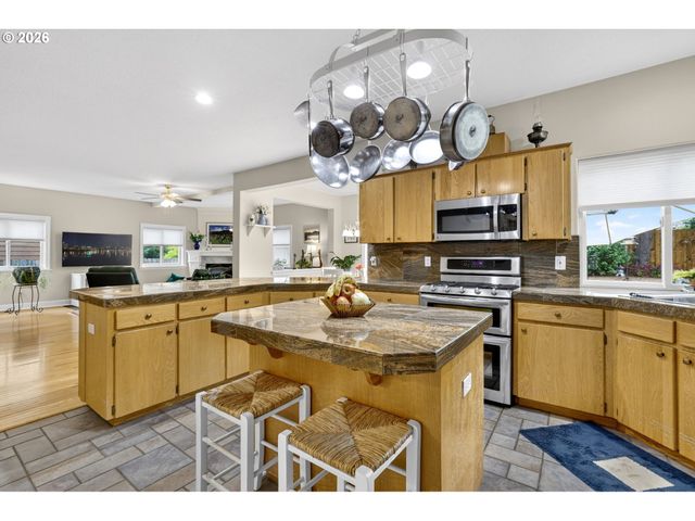 7799 Sw 173RD Pl, Beaverton, OR 97007