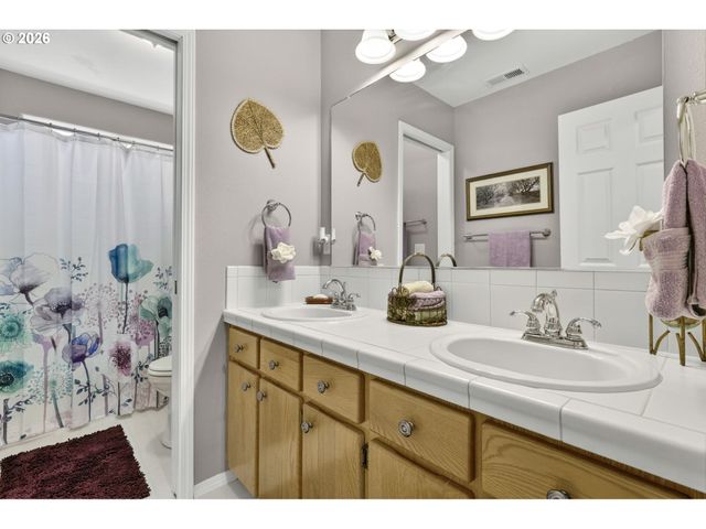 7799 Sw 173RD Pl, Beaverton, OR 97007