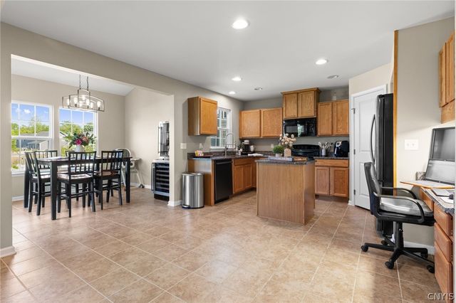 101 Weeping Willow, Camillus, NY 13031