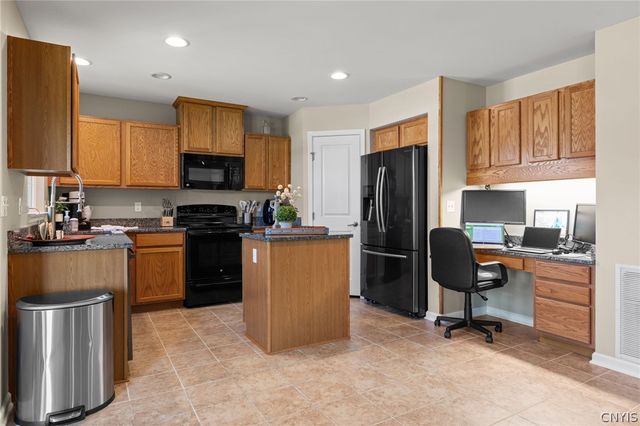 101 Weeping Willow, Camillus, NY 13031