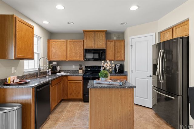 101 Weeping Willow, Camillus, NY 13031