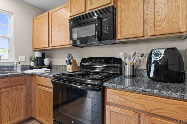 101 Weeping Willow, Camillus, NY 13031