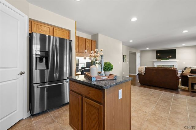 101 Weeping Willow, Camillus, NY 13031