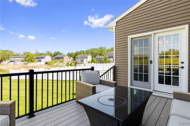 101 Weeping Willow, Camillus, NY 13031
