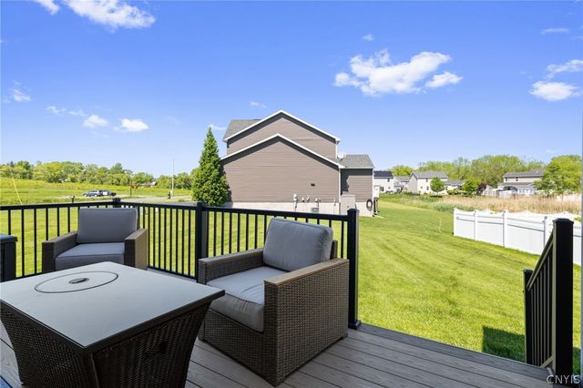 101 Weeping Willow, Camillus, NY 13031