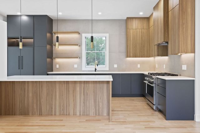 323 Nevada 2, Newton, MA 02460