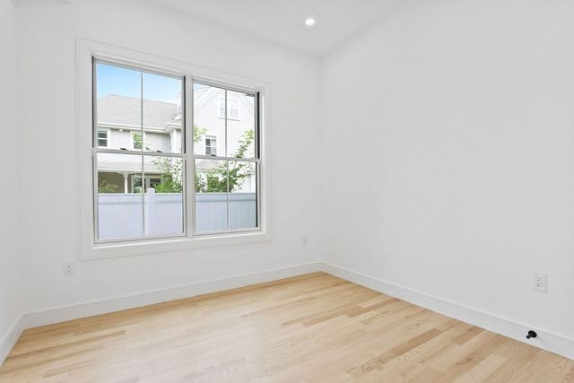 323 Nevada 2, Newton, MA 02460