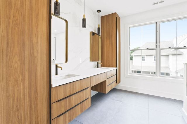323 Nevada 2, Newton, MA 02460