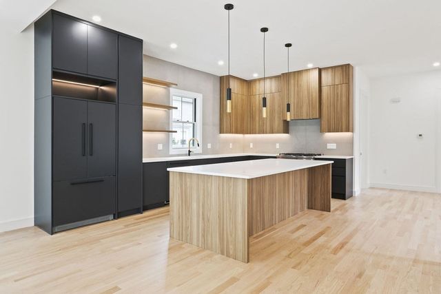 323 Nevada 2, Newton, MA 02460
