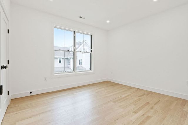 323 Nevada 2, Newton, MA 02460