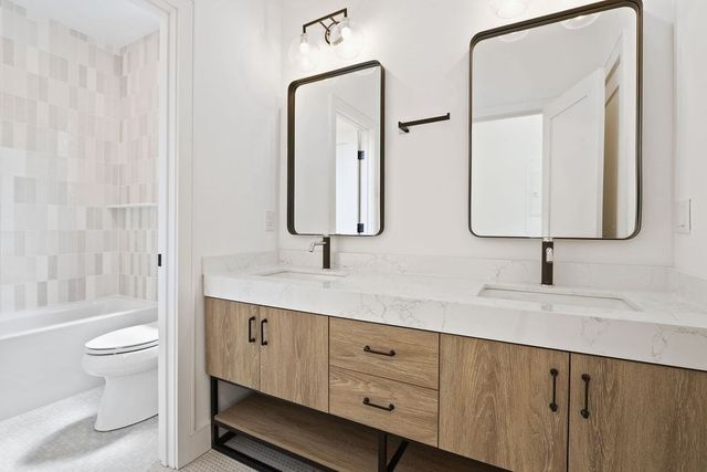 323 Nevada 2, Newton, MA 02460