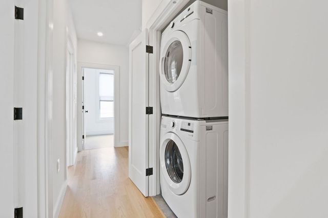 323 Nevada 2, Newton, MA 02460