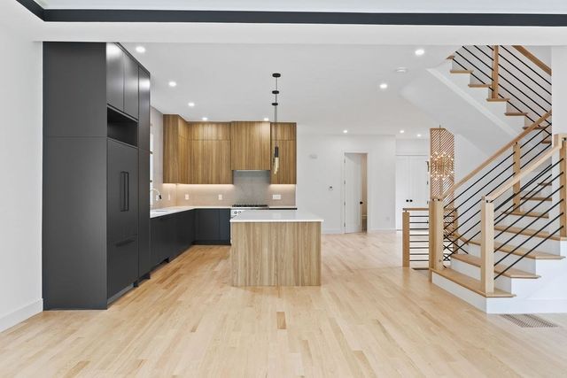 323 Nevada 2, Newton, MA 02460